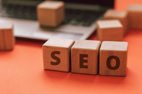 Guide pour bien choisir son consultant SEO